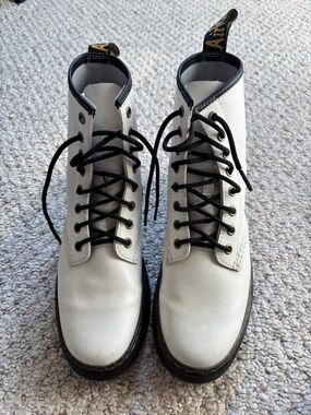 Doc Martens • White high top boots W8
